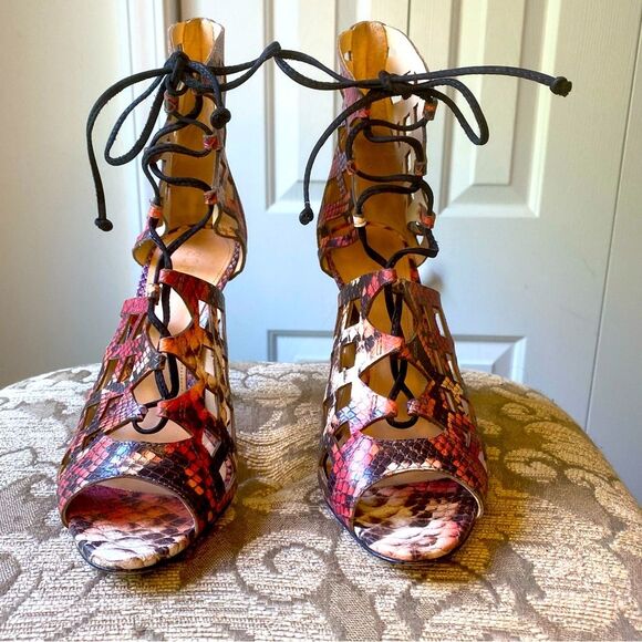 Schutz Blake Python Laser Cut Out Leather Ankle Bootie Heels Size 8.5 - Picture 1 of 7